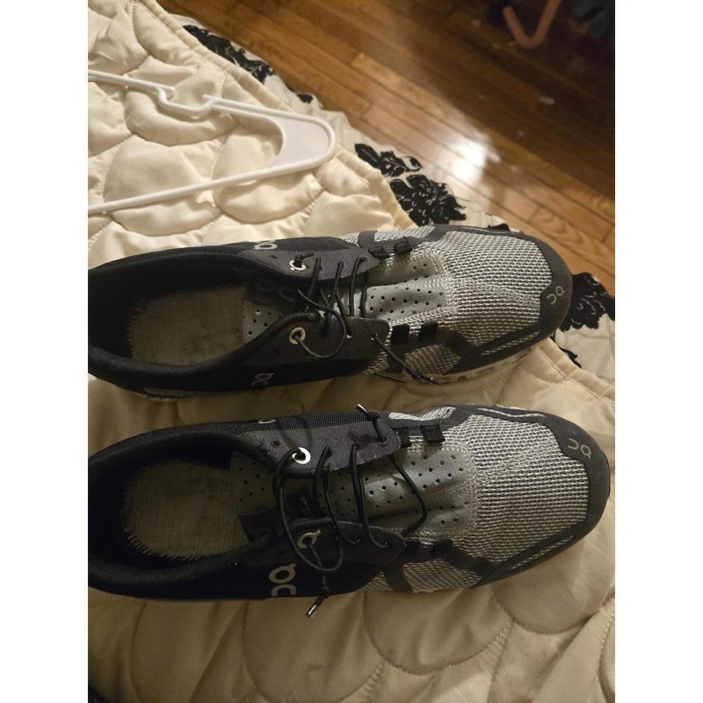 On Running Men's 8.5 Cloud Sneakers - Black and Gray